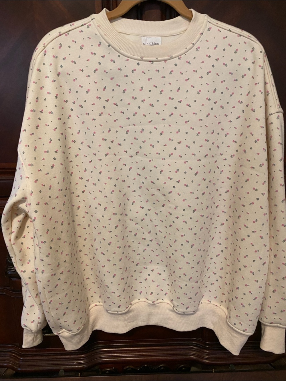 Sunkissed Coconut Toasted Coconut Roses Crewneck Sweatshirt Brand New Size M